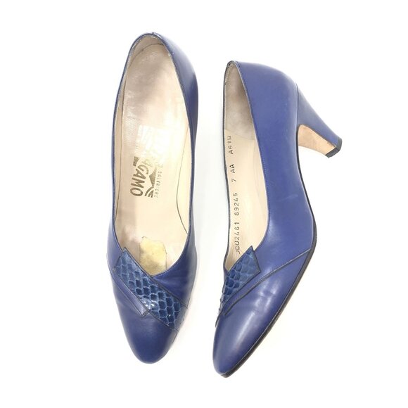 Salvatore Ferragamo Blue Leather Mid-Heel Pumps Textured Size 7 AA Vintage Italy - Picture 1 of 13